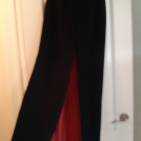 Formal Tristan long pencil skirt with red pleated lining - perfect for a party - Picture 2 of 5